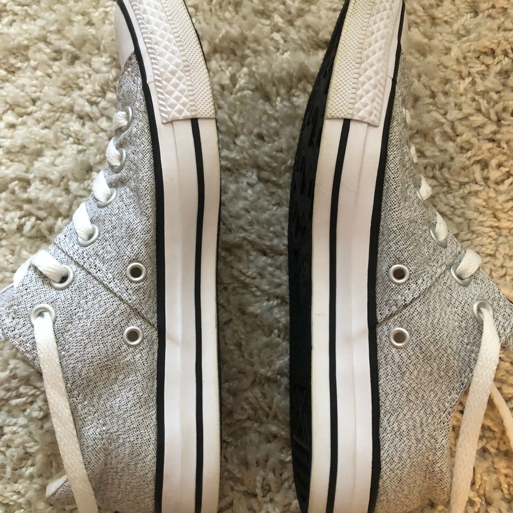LIKE NEW (WORN ONCE!) Converse Low Top Sneakers